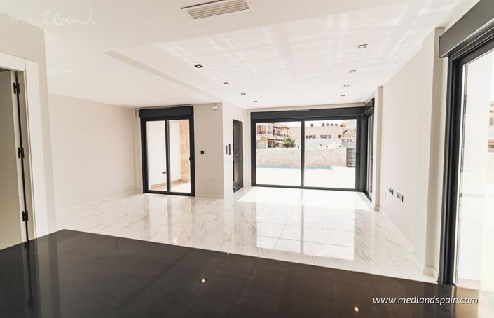 Image No.4-Villa de 4 chambres à vendre à Torrevieja