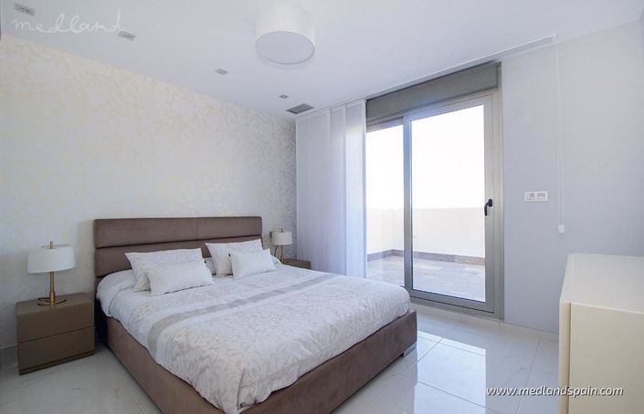 Image No.8-3 Bed Apartment for sale