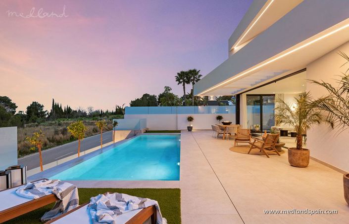 Image No.4-4 Bed Villa for sale