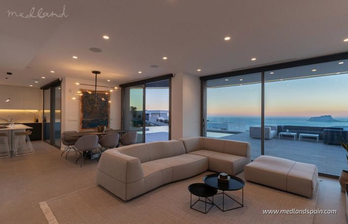 Image No.3-4 Bed Villa for sale