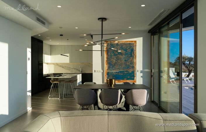 Image No.4-4 Bed Villa for sale