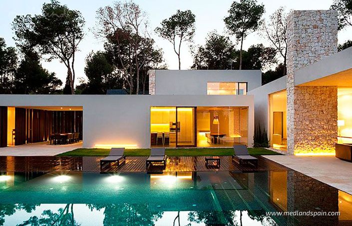 Image No.1-6 Bed Villa for sale