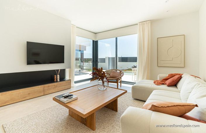 Image No.4-3 Bed Villa for sale