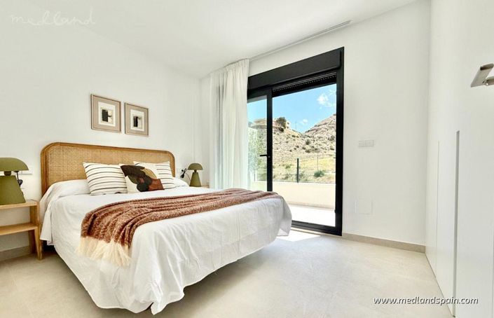 Image No.8-3 Bed Townhouse for sale