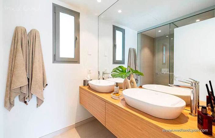 Image No.11-3 Bed Apartment for sale