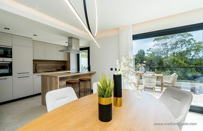 Image No.11-3 Bed Apartment for sale