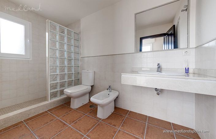 Image No.12-2 Bed Townhouse for sale