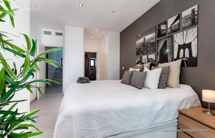 Image No.9-3 Bed Villa for sale