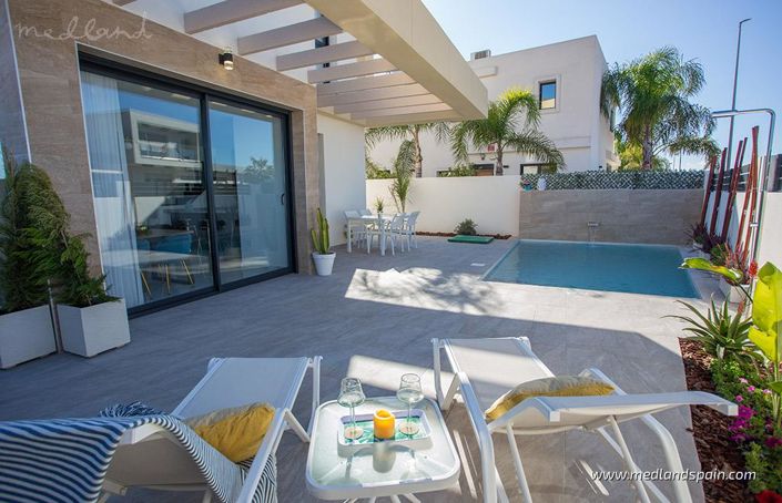 Image No.1-3 Bed Villa for sale