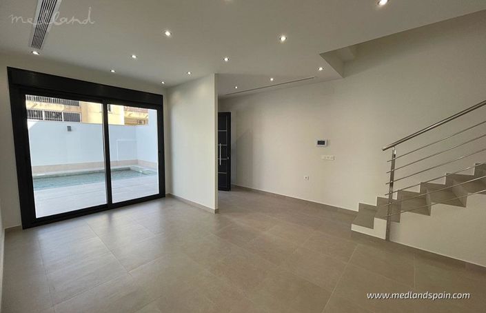 Image No.3-Villa de 3 chambres à vendre à Alicante