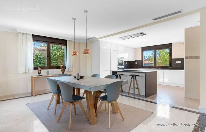 Image No.5-4 Bed Villa for sale