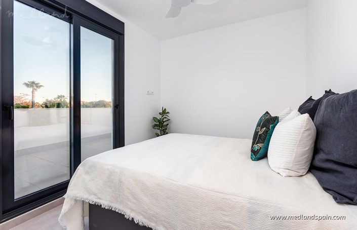 Image No.12-3 Bed Villa for sale