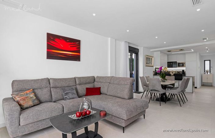 Image No.3-Villa de 4 chambres à vendre à Guardamar del Segura