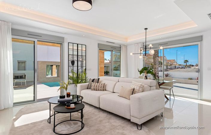 Image No.4-4 Bed Villa for sale