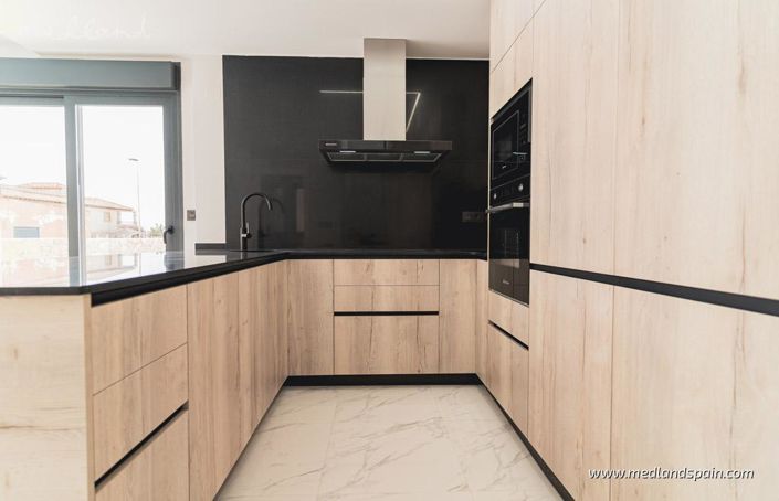 Image No.6-Villa de 4 chambres à vendre à Punta Prima