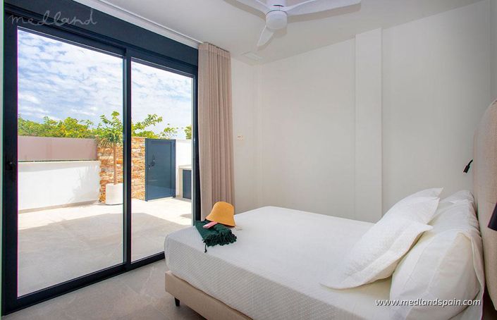 Image No.10-3 Bed Townhouse for sale