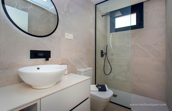 Image No.8-3 Bed Townhouse for sale