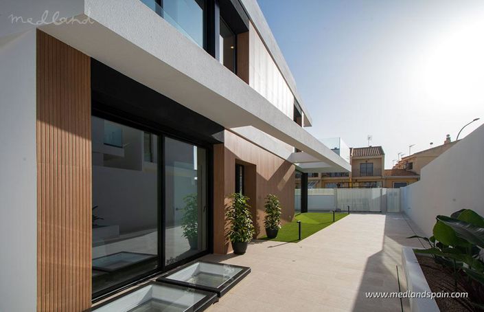 Image No.3-3 Bed Villa for sale