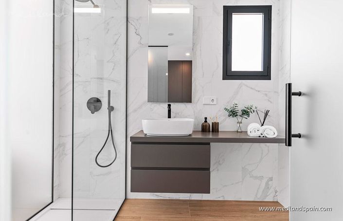 Image No.8-3 Bed Apartment for sale