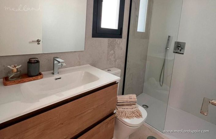 Image No.8-3 Bed Townhouse for sale