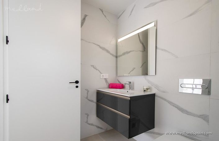 Image No.8-4 Bed Villa for sale