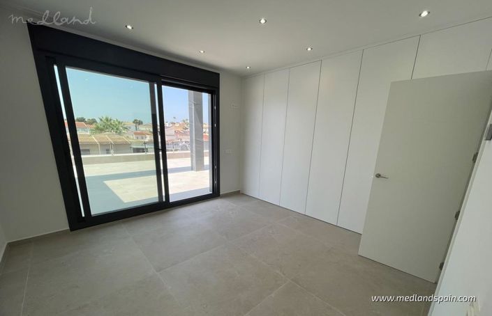 Image No.10-3 Bed Villa for sale