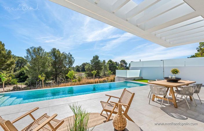 Image No.3-4 Bed Villa for sale