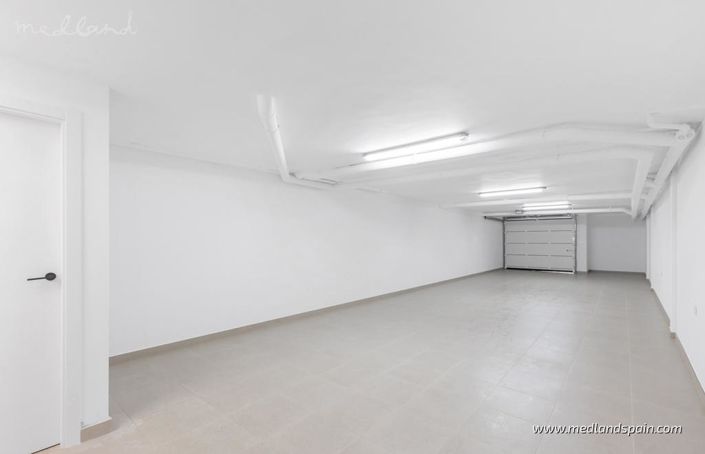 Image No.13-4 Bed Townhouse for sale