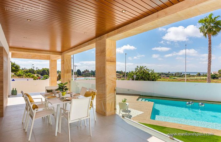 Image No.3-4 Bed Villa for sale