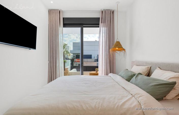 Image No.11-3 Bed Townhouse for sale