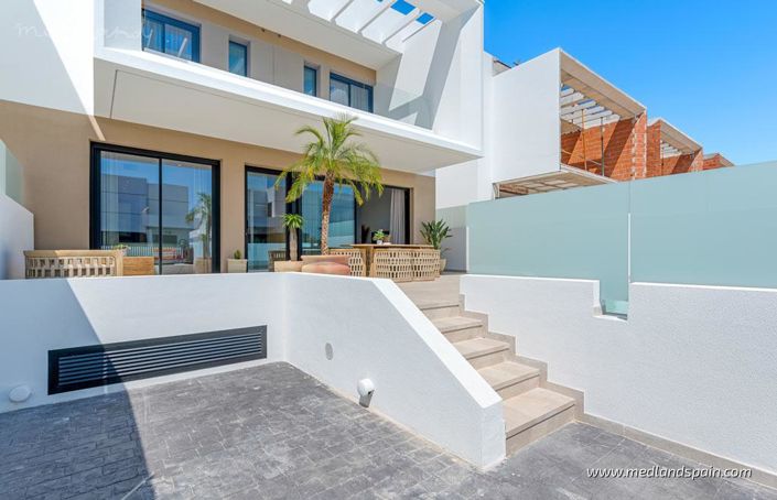 Image No.14-3 Bed Townhouse for sale