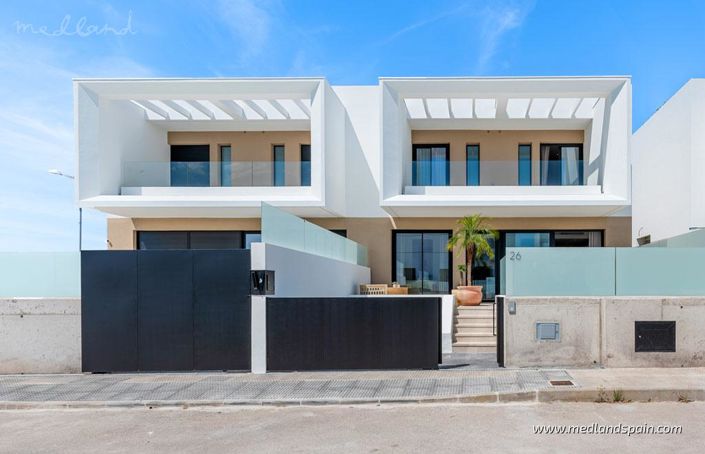 Image No.15-3 Bed Townhouse for sale