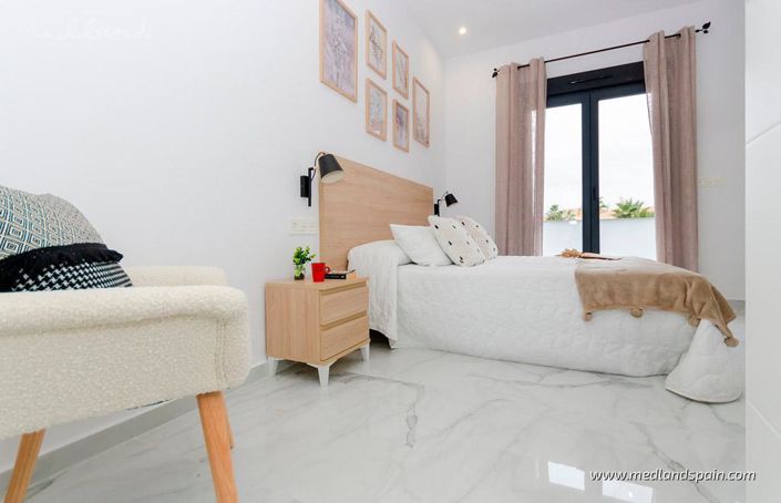 Image No.10-3 Bed Villa for sale