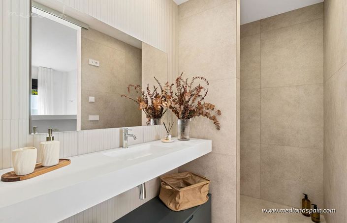 Image No.8-4 Bed Villa for sale