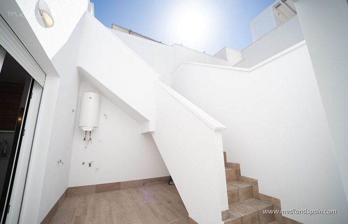 Image No.11-2 Bed Townhouse for sale