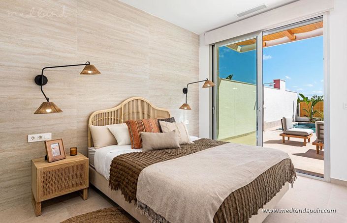 Image No.8-3 Bed Townhouse for sale