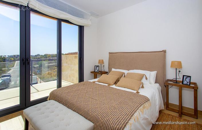 Image No.11-3 Bed Townhouse for sale