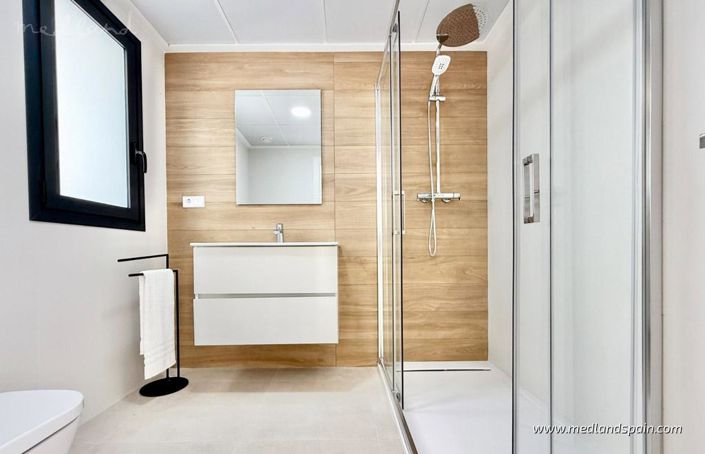 Image No.9-2 Bed Townhouse for sale