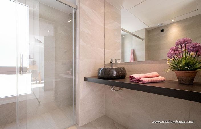 Image No.11-3 Bed Townhouse for sale