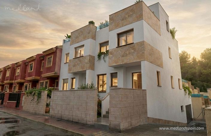 Image No.12-3 Bed Townhouse for sale