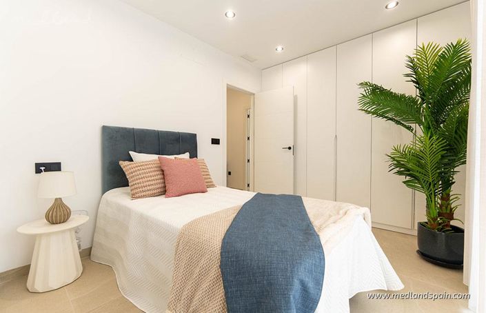 Image No.11-3 Bed Townhouse for sale