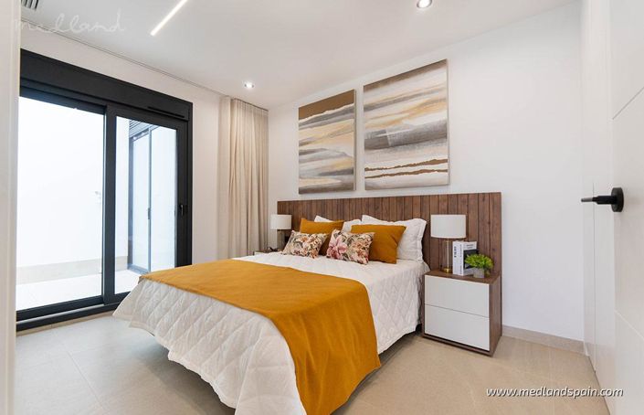 Image No.7-3 Bed Townhouse for sale