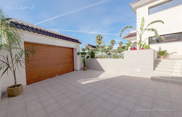 Image No.15-3 Bed Villa for sale