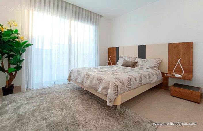 Image No.4-3 Bed Townhouse for sale