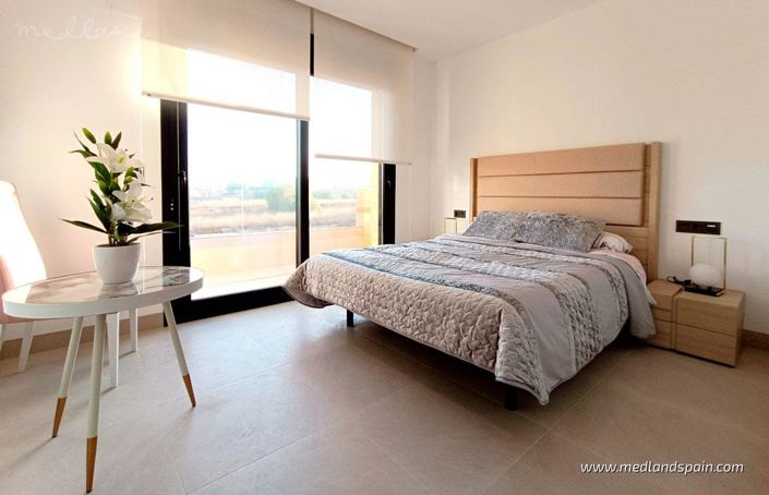 Image No.6-3 Bed Townhouse for sale