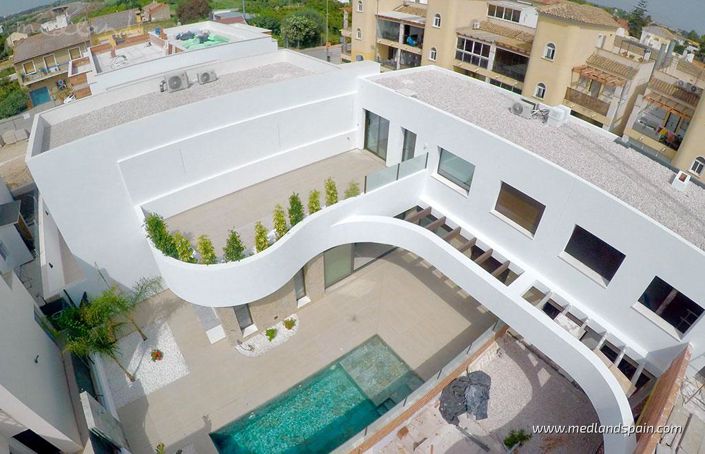 Image No.15-3 Bed Townhouse for sale