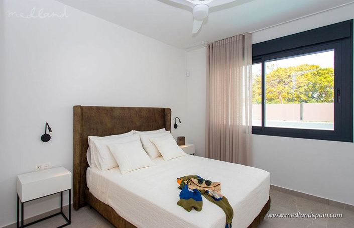 Image No.11-3 Bed Townhouse for sale