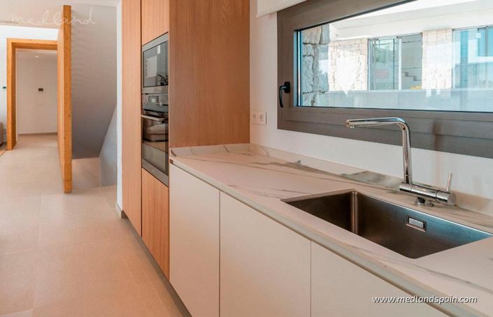 Image No.3-4 Bed Townhouse for sale