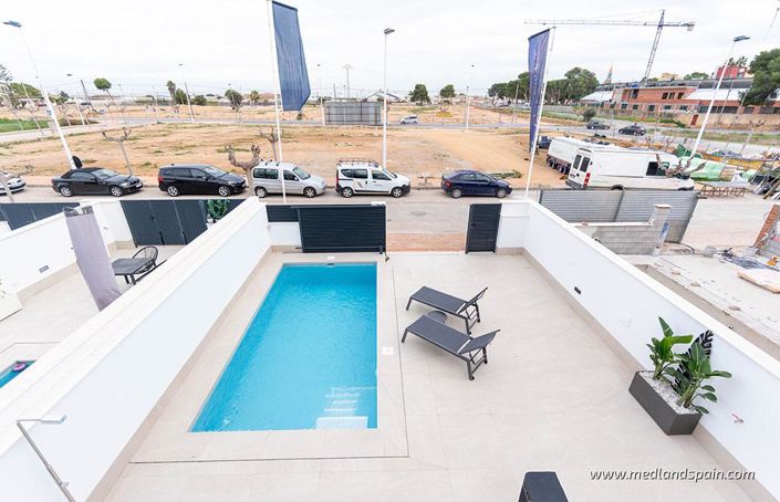 Image No.12-3 Bed Townhouse for sale