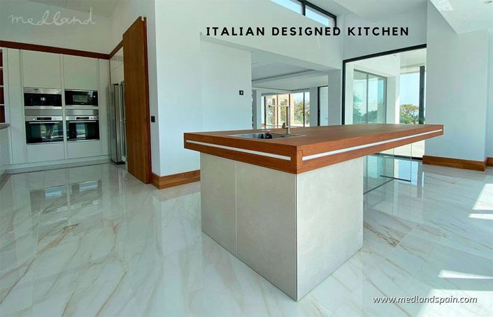 Image No.12-6 Bed Villa for sale